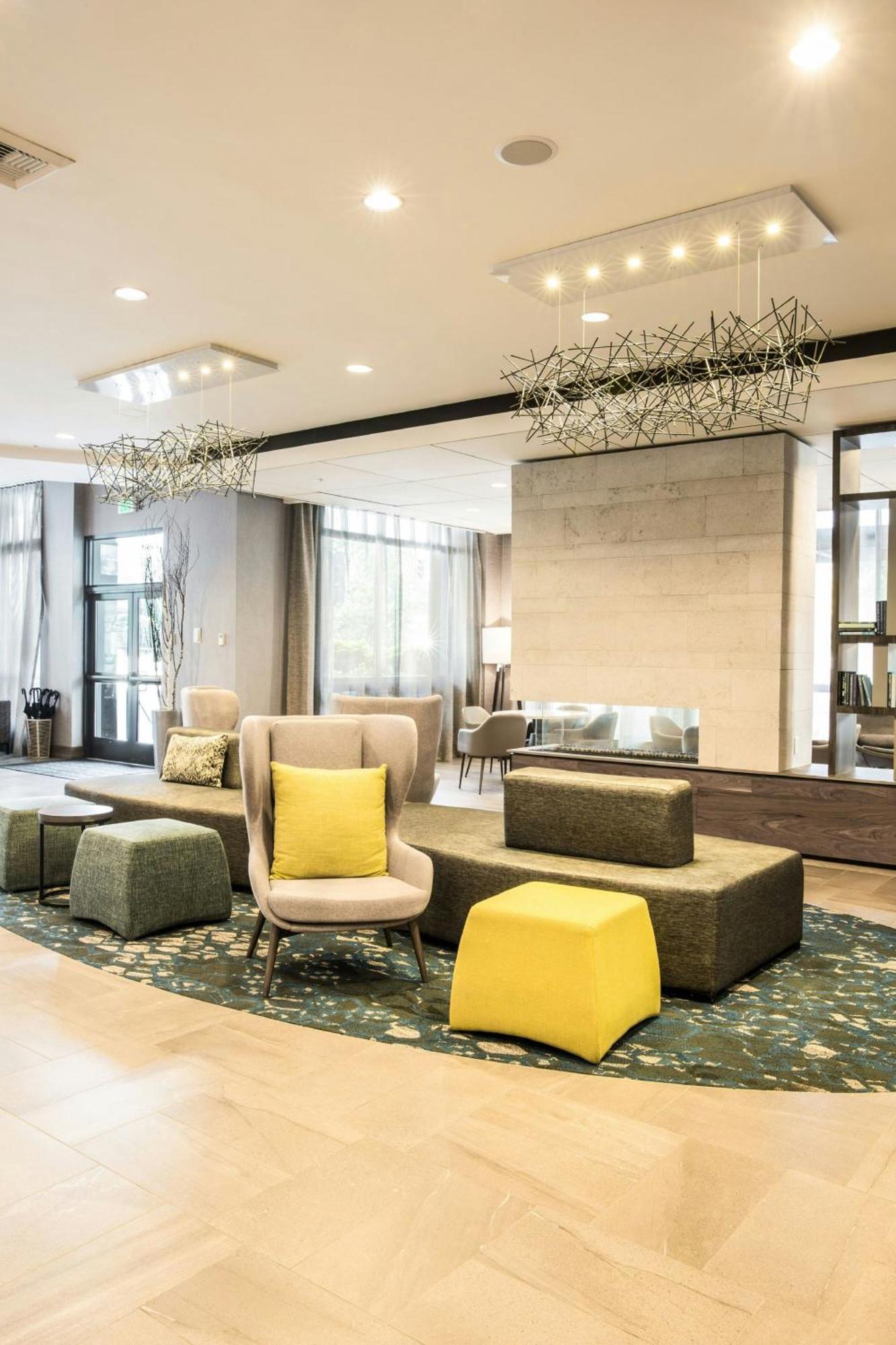 Отель Courtyard By Marriott Seattle Bellevue/Downtown Экстерьер фото